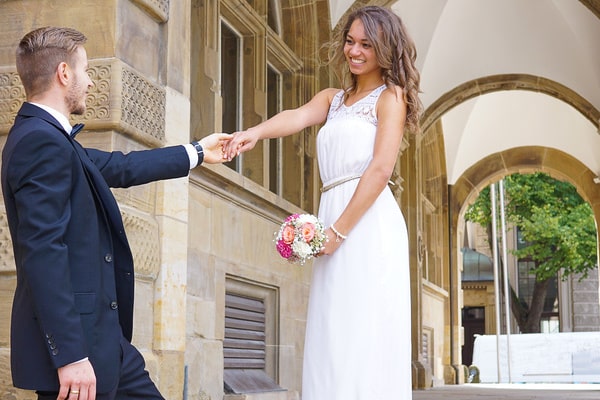 Brautkleid auf dem Standesamt - ja oder nein?